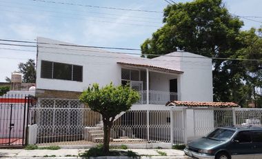 PROPIEDAD EN ESQUINA FRENTE PARQUE. INVIERTE EN RENTABILIDAD MAS PLUSVALIA INMED