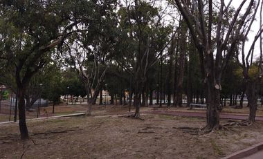 PROPIEDAD EN ESQUINA FRENTE PARQUE. INVIERTE EN RENTABILIDAD MAS PLUSVALIA INMED