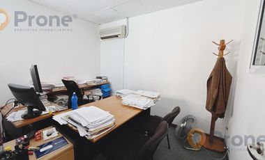 Oficina en planta alta
