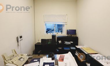 Oficina en planta alta