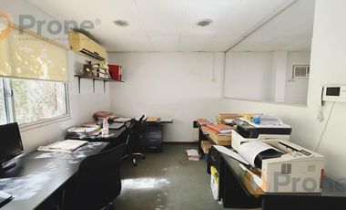 Oficina en planta alta