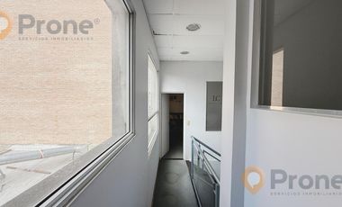 Oficina en planta alta