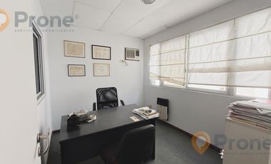 Oficina en planta alta