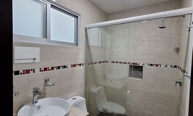 VENTA DE CASA DE 4 RECAMARAS CON SALON DE USOS MULTIPLES TECHADO EN A.CEMENTERA