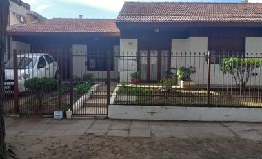 Casa en venta - 4 Dormitorios 2 Baños - Cocheras - 350Mts2 - San Bernardo del Tuyú