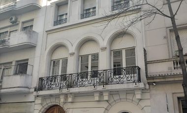 Petit Hotel de 3 plantas y  6 dormitorios en Recoleta