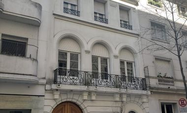 Petit Hotel de 3 plantas y  6 dormitorios en Recoleta