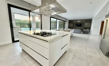 Casa en Alquiler de 6 ambientes en La Reserva Cardales