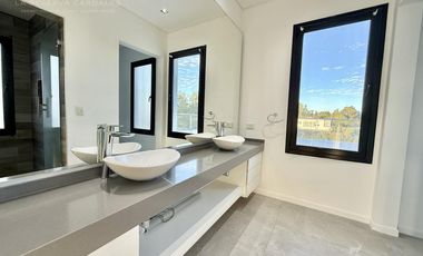 Casa en Alquiler de 6 ambientes en La Reserva Cardales