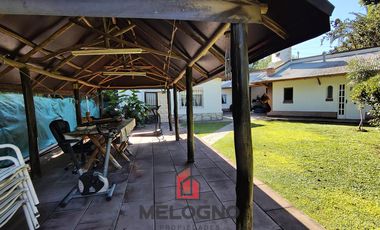 Quinta en Venta con Local Comercial
