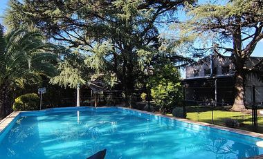 Quinta en Venta con Local Comercial