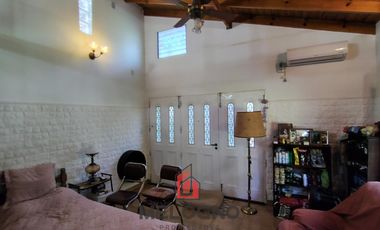 Quinta en Venta con Local Comercial
