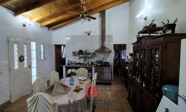 Quinta en Venta con Local Comercial