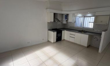DTO  2 AMBIENTES TIPO CASA POR ESCALERA