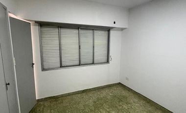 DTO  2 AMBIENTES TIPO CASA POR ESCALERA