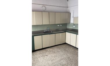 Alquilo habitación con baño privado en Medellín barrio los colores