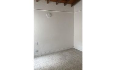 Alquilo habitación con baño privado en Medellín barrio los colores