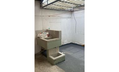 Alquilo habitación con baño privado en Medellín barrio los colores