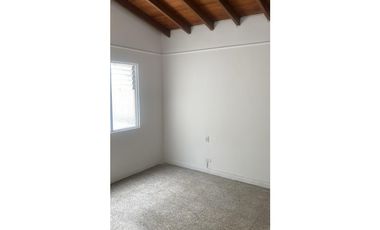 Alquilo habitación con baño privado en Medellín barrio los colores