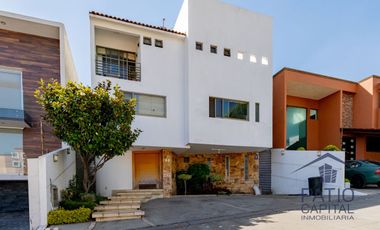 Venta de Casa en Bosque Esmeralda, Atizapán