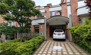 CASA EN CONDOMINIO PARA ARRIENDO EN ENVIGADO, ESMERALDAL