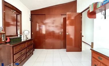 VENTA CASA CON PATIO EN AHUEHUETES