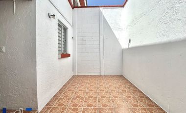 VENTA CASA CON PATIO EN AHUEHUETES