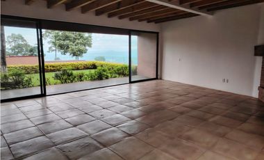 CASA EN RENTA DENTRO DE RESIDENCIAL EN AVNDARO VALLE DE BRAVO