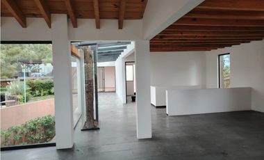 CASA EN RENTA DENTRO DE RESIDENCIAL EN AVNDARO VALLE DE BRAVO