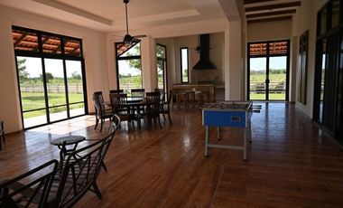Rancho integral en venta con planta de alimentos y equipamiento de primera