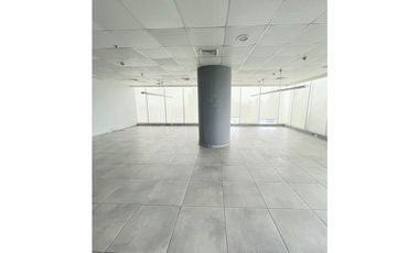 VENTA DE OFICINA EN CALLE 50 - F&F TOWER CON BALCÓN VISTA AL MAR
