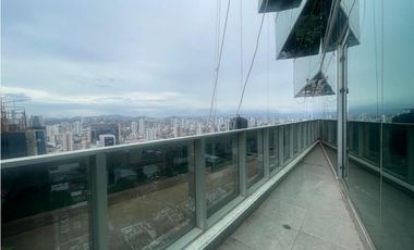VENTA DE OFICINA EN CALLE 50 - F&F TOWER CON BALCÓN VISTA AL MAR