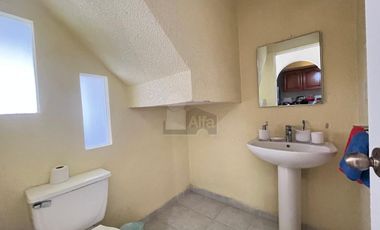 Casa de 2 recámaras en venta en Fracc. Campo Real, Toluca. Cerca de Av. Tollocan