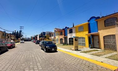 Casa de 2 recámaras en venta en Fracc. Campo Real, Toluca. Cerca de Av. Tollocan