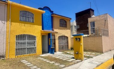 Casa de 2 recámaras en venta en Fracc. Campo Real, Toluca. Cerca de Av. Tollocan