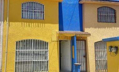 Casa de 2 recámaras en venta en Fracc. Campo Real, Toluca. Cerca de Av. Tollocan