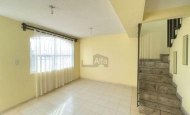Casa de 2 recámaras en venta en Fracc. Campo Real, Toluca. Cerca de Av. Tollocan