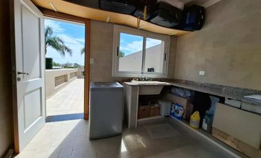 casa 5 ambientes VENTA Chivilcoy pileta terraza