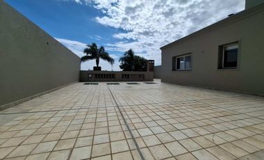 casa 5 ambientes VENTA Chivilcoy pileta terraza