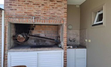 casa 5 ambientes VENTA Chivilcoy pileta terraza