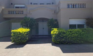 casa 5 ambientes VENTA Chivilcoy pileta terraza