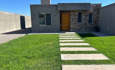 CASA A ESTRENAR DE 3 DORMITORIOS. SANTA LUCIA