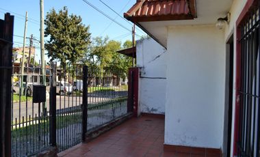 CASA EN VENTA - LLAVALLOL - C/QUINCHO Y PARRILLA