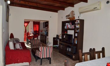 CASA EN VENTA - LLAVALLOL - C/QUINCHO Y PARRILLA