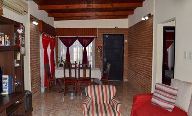 CASA EN VENTA - LLAVALLOL - C/QUINCHO Y PARRILLA
