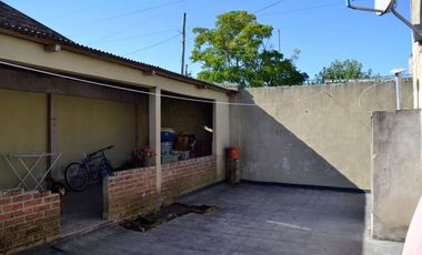 CASA EN VENTA - LLAVALLOL - C/QUINCHO Y PARRILLA