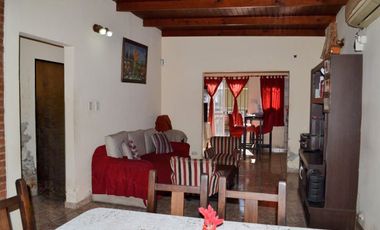 CASA EN VENTA - LLAVALLOL - C/QUINCHO Y PARRILLA