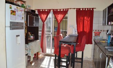 CASA EN VENTA - LLAVALLOL - C/QUINCHO Y PARRILLA