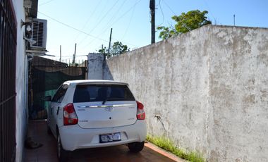 CASA EN VENTA - LLAVALLOL - C/QUINCHO Y PARRILLA