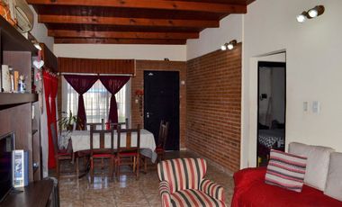 CASA EN VENTA - LLAVALLOL - C/QUINCHO Y PARRILLA